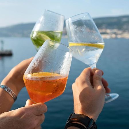 Bea Boat Charter Hotel Menton Exterior photo